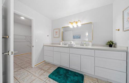 Entire Private Home with 4 Bedrooms 2 Bathrooms, Pool, View, 4 Parking, King Bed, Big Yard, Available Now - Foto 74