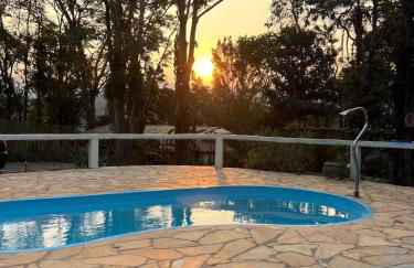 Refúgio em Macacos para até 12 hóspedes com piscina aquecida, 5 suítes e riacho - Foto 44