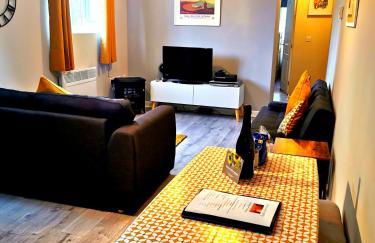Sunflower Apartment, Family accommodation Near Tenby in Pembrokeshire - Photo 1