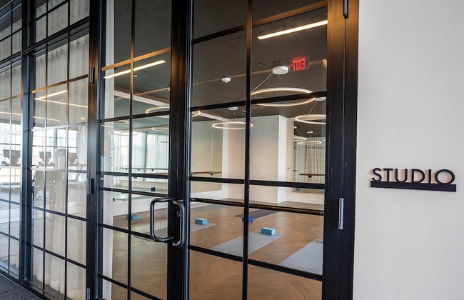 Apartment in New Luxury Condo in Downtown - Photo 65