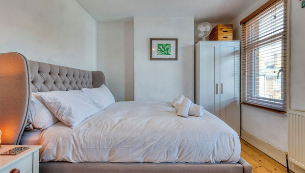 Stylish 2BD with Private Garden & Sauna - Foto 3, Habitación