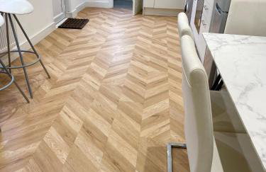 Neath, South Wales Getaway - 4 Bedroom Home -7 Guests - Free Parking - Foto 22