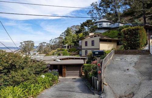 Small Home with Ocean View walk to Restaurants Brewery Shops Beach - Foto 2