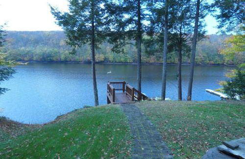 Modern Chalet with Hot Tub and Lake Access - Foto 16