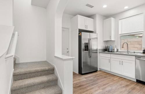 Irvine Inn Love - Lovely Furnished 3-bed Home in Woodbury - Foto 10