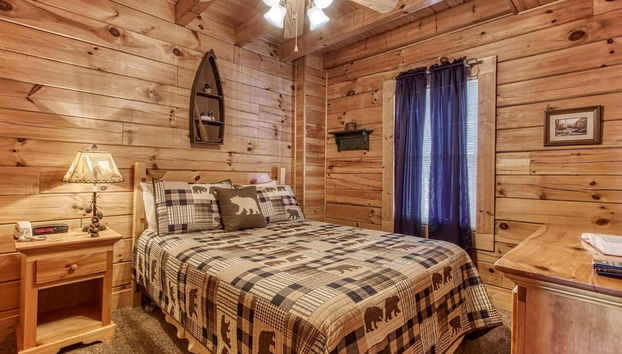 Er6 - On Eagles' Wings - Great Location. Close To All The Action! 6 Bedroom Cabin by RedAwning - Foto 4, Habitación