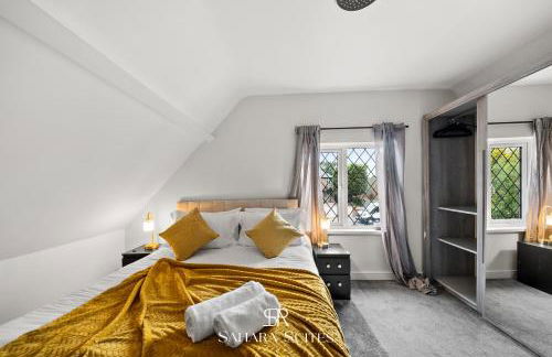 Spacious 6BR - City Hub & Parking - Sleeps 13 - Photo 26