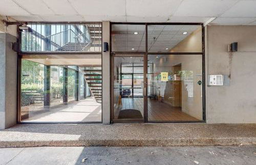 On Famous Music Row - Pool, Parking, Walk to Bars - Foto 38