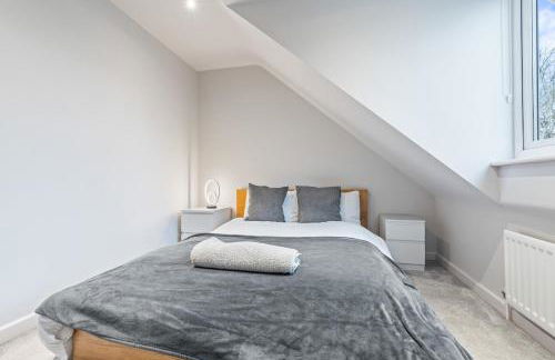 Large 4 Bedroom House Bricket Wood, Van & Car Parking, Sleeps 8 - Foto 25