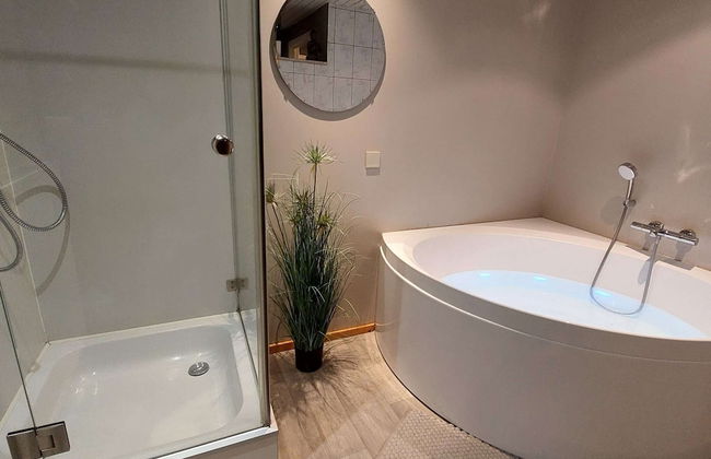 Rustic Holiday Home with Sauna & Hot Tub in Wooded Area - Photo 24