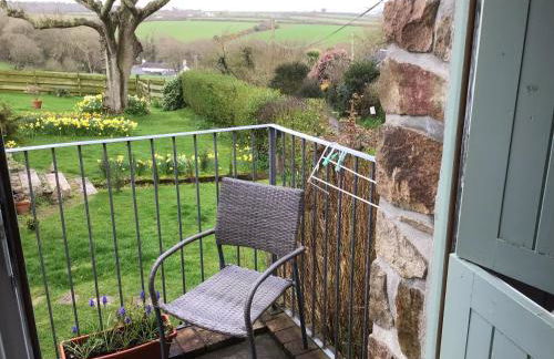 Cozy Camborne Studio Retreat With two Single Beds - Photo 46