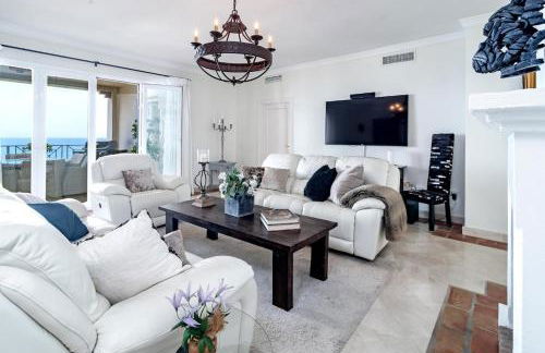 LAP- 3 bed apartment on the beach. Families only - Photo 2