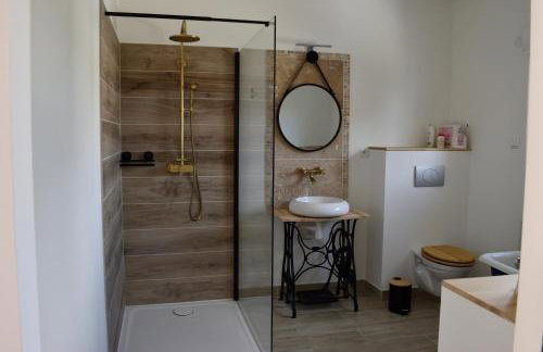 50m2, 4 personnes , jacuzzi et sauna privatif - Photo 44