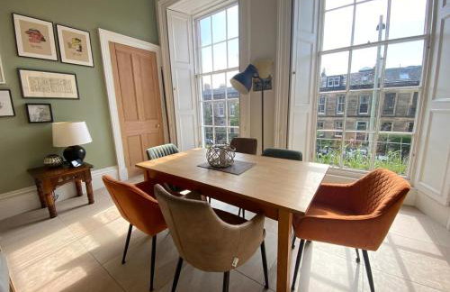 Georgian 4 Bedroom 3 Bathroom New Town Apartment - Foto 13