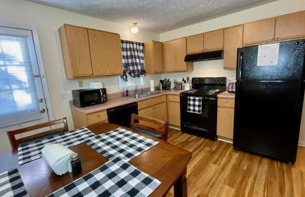 The Blue Door at Sylva Home Base Apartments - Foto 2