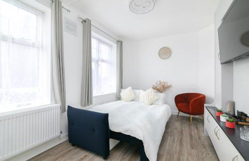Modern Flat with Parking, 5 Mins to Tube - Photo 20