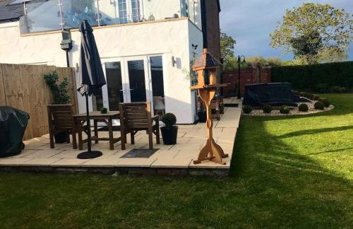 Stunning views, Hot tub, 5 mins to Chester - Photo 54