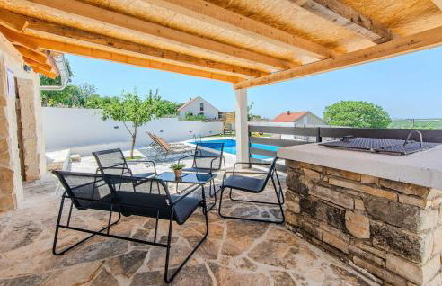 Gorgeous Home In Popovici With Wifi - Photo 3