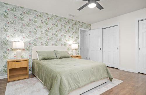 Relaxed Luxury Pet Friendly Home with Pool and Backyard Lounge in San Antonio, TX - Foto 34