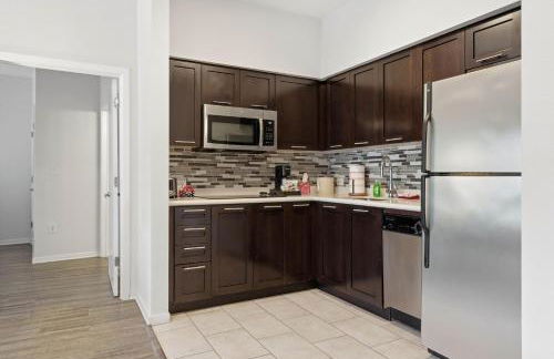 Orlando Getaway with Pool View Balcony - Foto 18