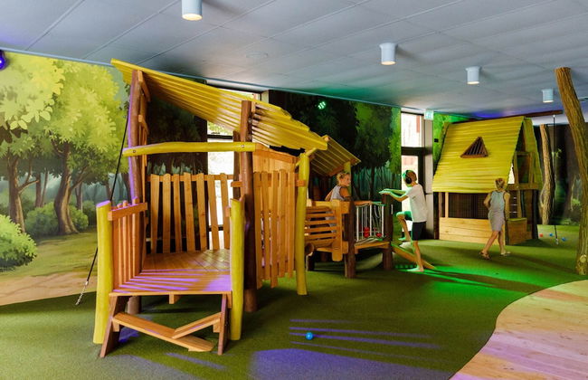 Woodland Bungalow w/ Pool - Photo 13