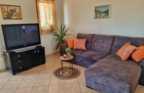 Sunny apartment with pool - Foto 12