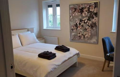 Comfortable 4BR stay in Bourne, Free Parking, Sleeps 7, Families & Contractors Welcome - Foto 12