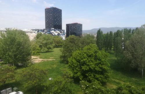 Meridian Apartment , 300m to Bus Terminal, Fast Wifi & Airport Transf - Photo 28