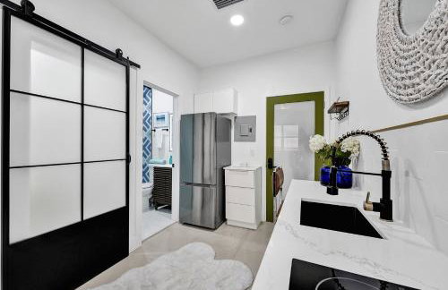 SOBE Monarch 1 - 2 BEDROOM 2 BATHROOM - MODERN APTS -WALK TO OCEAN DRIVE -2 INDEPENDENT 1 BEDROOM 1 BATHROOM APTS - Foto 21