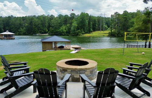 Dock and Views Spacious Lake Sinclair Retreat - Foto 34