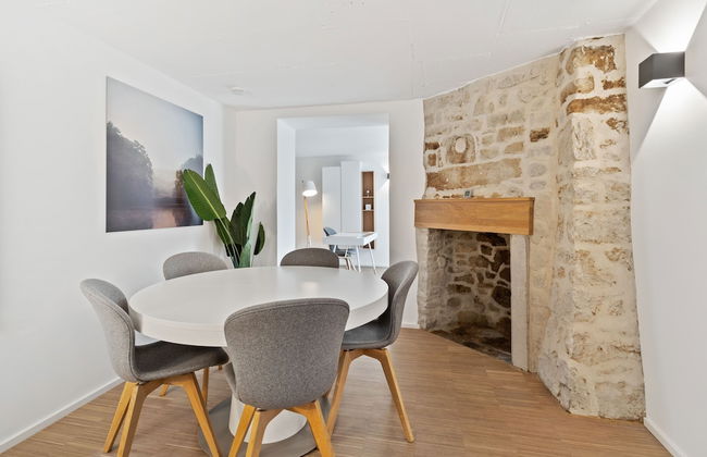 Modern Apt Old Town w Panoramic View ID4 - Photo 6