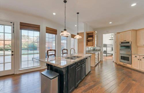 Gorgeous Vacation Home w Private Pool - Photo 20