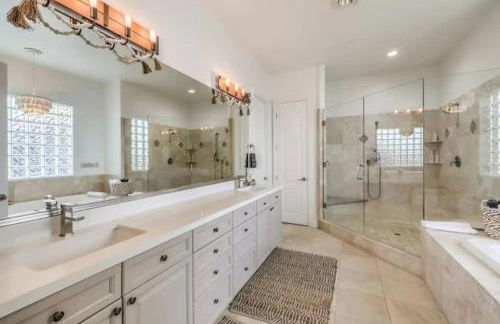 Luxury 5BR Villa Pool Hot Tub RV Friendly - Foto 15