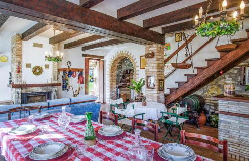 4 Bedroom Beautiful Home In Acqualagna - Foto 17