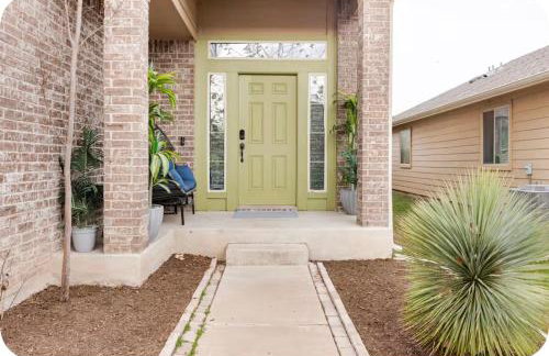 Modern 4BR Retreat, Fast WiFi, Parking, Less than 15 mins from Austin - Foto 30