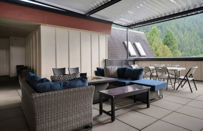 3BR Lakeside Dream Penthouse - Photo 24