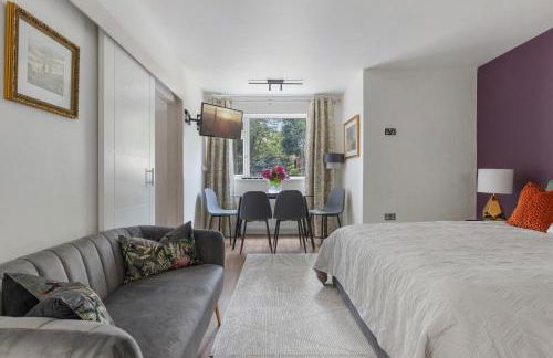 King Studio Apartment with Garden and Parking - Foto 13