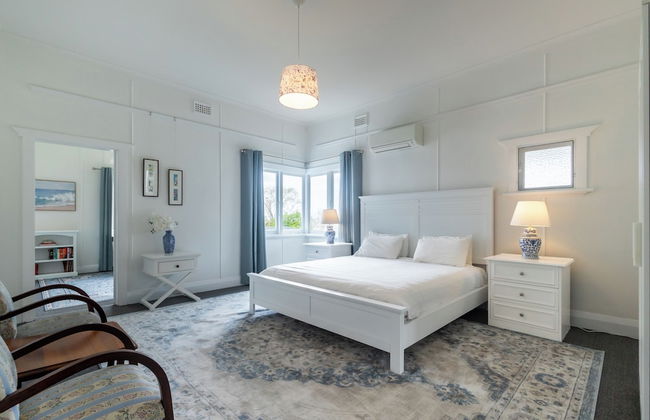 Bay Vista Cottage by the BnB Collection - Photo 2