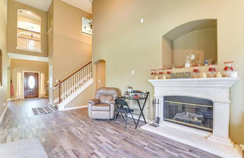 Patio, BBQ and Yard Family Retreat in Pearland - Photo 5