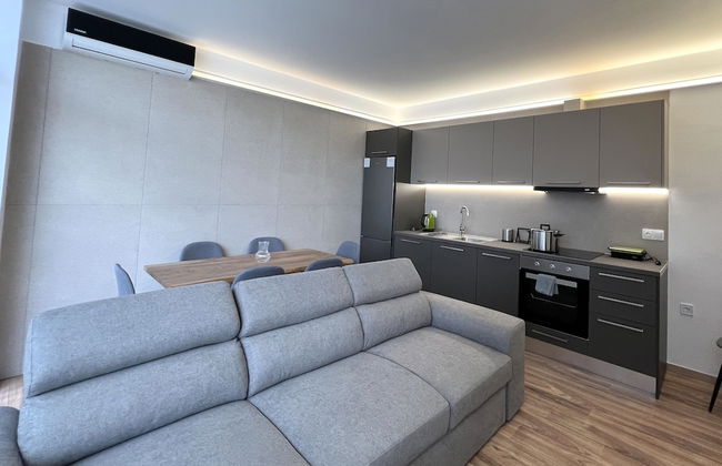 Penthouse & Apartments by the Sea near Airport - Foto 25