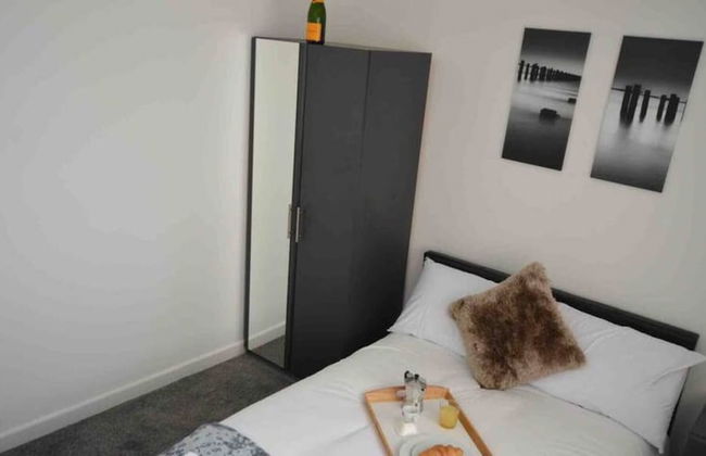 Beautiful 3-bed House in Wolverhampton - Photo 13