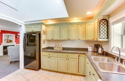 Relax Fireside! Frankfort Apt Near Dtwn and Beaches - Photo 2