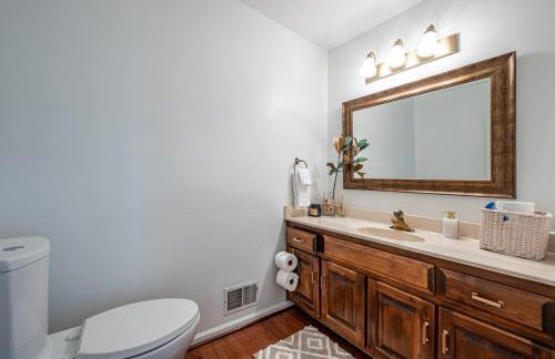 2 Story Home With Sunroom & Cozy Deck Close To KSU - Foto 7