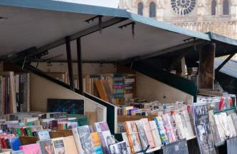 Two Bedroom Luxury Apartment - Balcony with View of Notre Dame - Photo 34