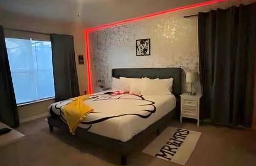 HOUSE 4 Bdr Eco ThematicSaltwater PoolGame Room - Photo 3