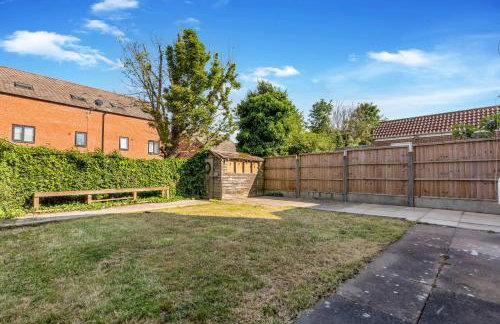 Group-Friendly 4-BR Home with Space & Comfort - Foto 18