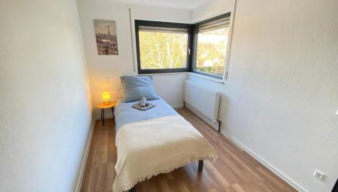 K41 I Ruhiges Haus mit Garten für 8 Personen I Nähe Messe & A81 Stuttgart - Foto 4