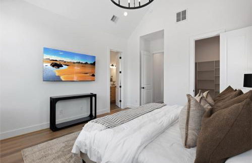 2 Luxury Homes in 1 - Walk to Nightlife & Stadiums - Foto 21