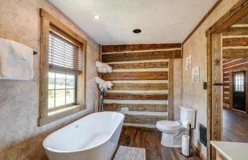 Bedford Cabin with Porch, 5 Mi to Historic District! - Foto 14