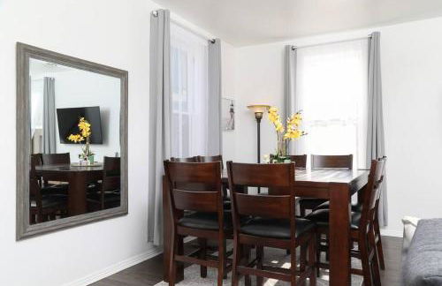 3 Bedroom 2 Bath House with Parking - 10 Guests - Foto 9